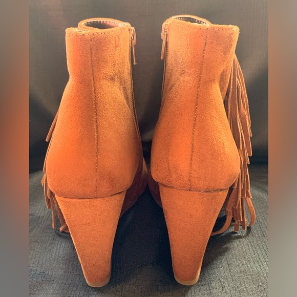 Texas Holdem like Beyoncé- Madden Girl suede booties, sz 8.5, worn 1x, like new - Picture 3 of 11